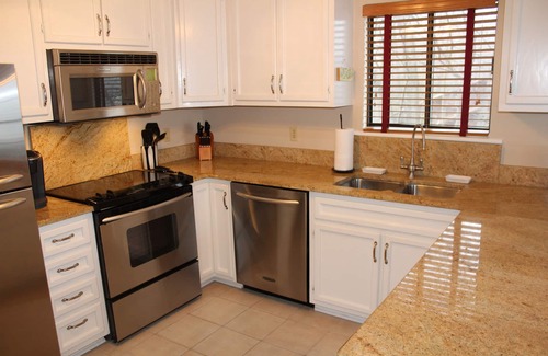 Union Hall Condo | Family Friendly, Lake Front Condo on Quiet Southern Part of the Smith Mtn Lake
