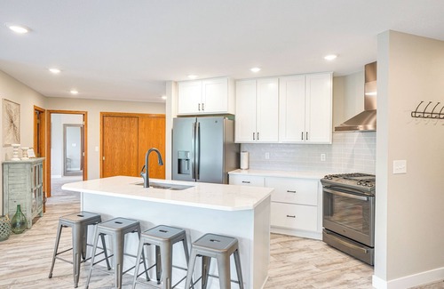 Yankton House | Family-Friendly ‘Lakeview Cottage’ w/Deck & View