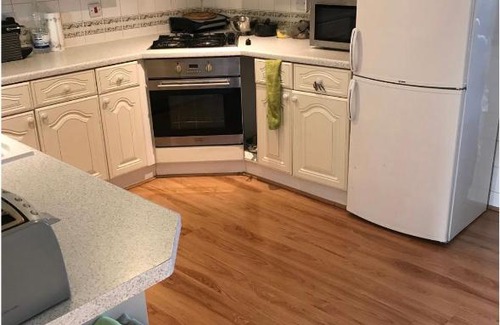 Alibon House | Family friendly large double room