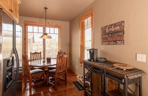 Powell Butte House | Family Friendly, luxurious cabin on the golf course