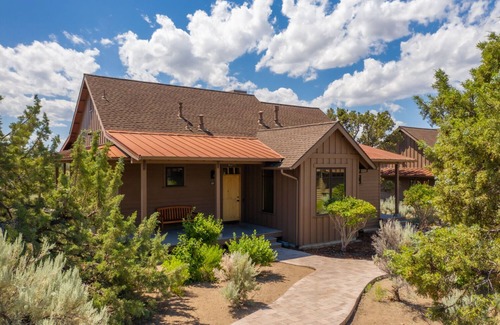 Powell Butte House | Family Friendly, luxurious cabin on the golf course