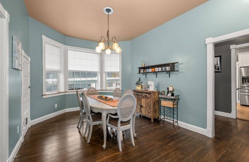 Manito House | Family-friendly Manito Park home. Close to downtown, hospitals & colleges.