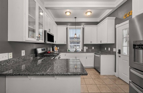Manito House | Family-friendly Manito Park home. Close to downtown, hospitals & colleges.
