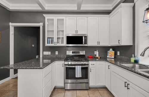 Manito House | Family-friendly Manito Park home. Close to downtown, hospitals & colleges.