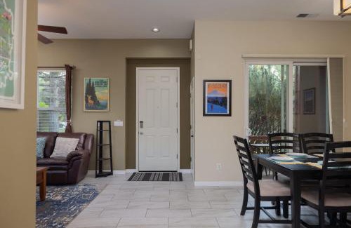 Southern Crossing House | Family Friendly - Minutes to Old Mill - Sleeps 6