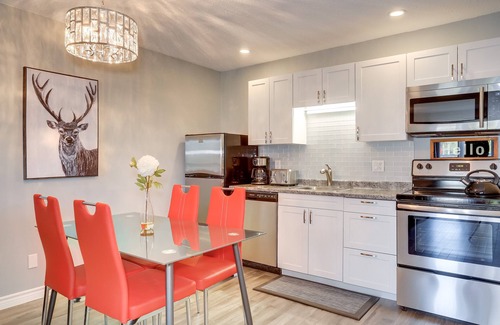Collingwood Condo | Family Friendly Modern & Chic Condo - Your Sanctuary Suite. Welcome gift.