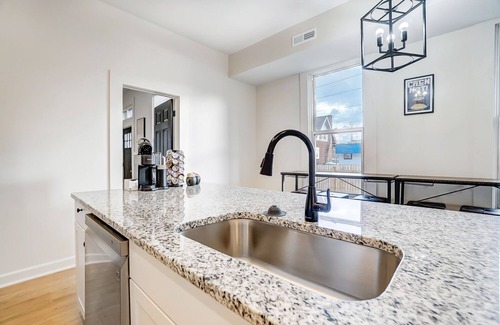 Norwood House | Family-friendly Modern Home in Cincy - Sleeps 10, Near Downtown, Prime Location