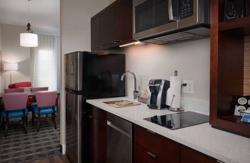 Lake Worth Hotel | Family-Friendly Modern King Studio Near Fort Worth Stockyards – 2 Units