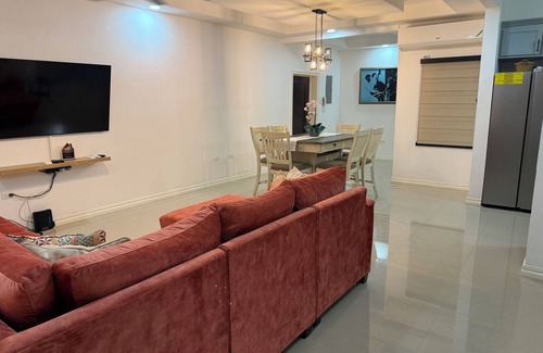 Havendale Apartment | Family-Friendly Modern Retreat: Spacious Apartment in the Heart of Kingston