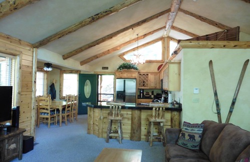 Upper Moonridge Cabin | Family-Friendly Moonridge Cabin