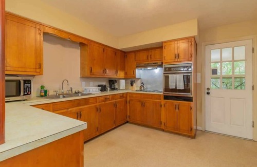 Columbus House | Family-Friendly Near Ft Moore! The Crimson Ranch