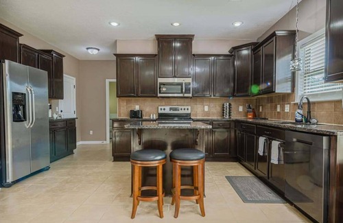 Columbus House | Family-Friendly Near Ft Moore - Lakeside Lodging