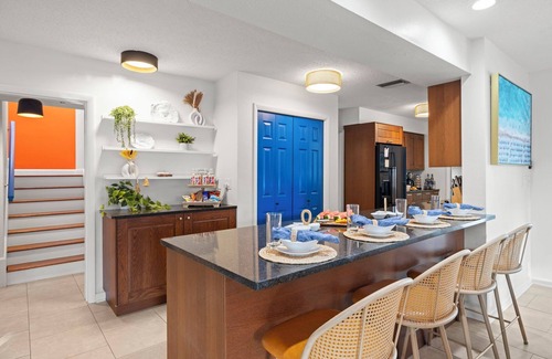 Clearwater House | Family-Friendly Oasis: 5BR~Sports Court~Large Heated Pool~Spa~PuttPutt~Game Room