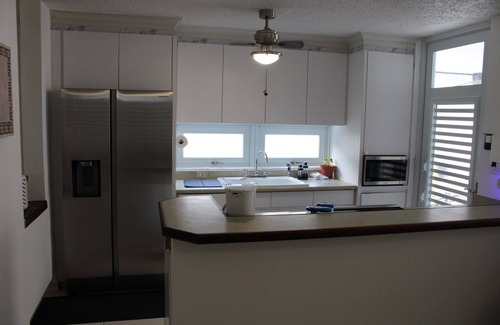 Distrito Central de Bayamon House | Family-Friendly Oasis in Gated Community, Fast Wi-Fi, Pickleball, Free Parking!
