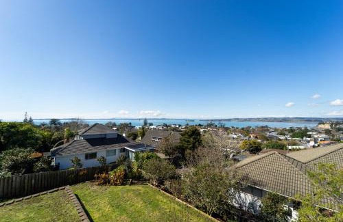 Northcote House | Family Friendly Oceanview Howick Home - Pets+