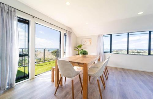 Northcote House | Family Friendly Oceanview Howick Home - Pets+