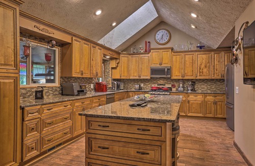 South Central Omaha House | Family-Friendly Omaha Oasis ~ 10 Mi to Dtwn!