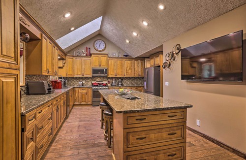 South Central Omaha House | Family-Friendly Omaha Oasis ~ 10 Mi to Dtwn!