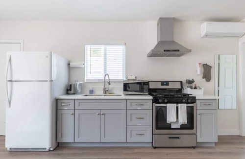 Ontario House | Family-Friendly Ontario Getaway: Open Concept 2-Bedroom Unit with High-Speed Internet Near Ontario Airport.