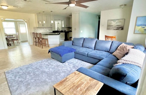 Winter Woods House | Family-friendly Poolside Paradise 4bd/2bth