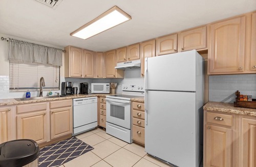 Little Venice Condo | Family friendly, Retirement friendly Beach condo-150 steps to beach!