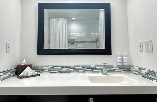 Old Towne Hotel | Family-Friendly Room Near Waterfront and Local Seal Beach Charm