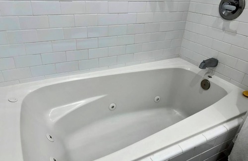 Old Towne Hotel | Family-Friendly Room Near Waterfront and Local Seal Beach Charm