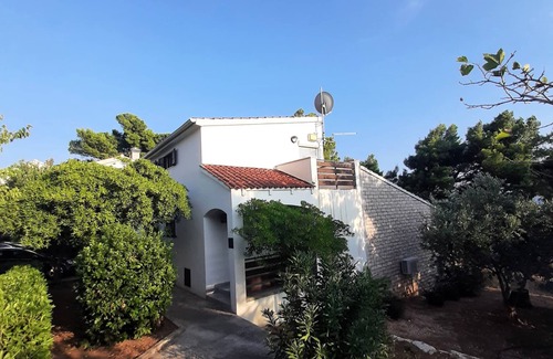 Medici Villa | Family-friendly sea front beach house sleeps 4-5 in Medići, Omiš, Split Riviera