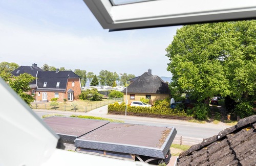 Dersau Apartment | Family-friendly semi-detached house by the lake, only 200m to the beach