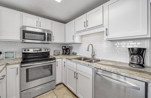 Orange Beach Condo | Family Friendly | Spacious Luxury Corner Condo | My Beach Getaways