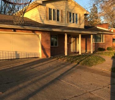 Dubuque House | Family friendly spacious with jacuzzi & fireplace!