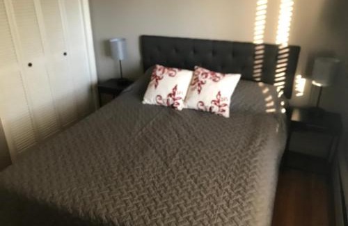 Dubuque House | Family friendly spacious with jacuzzi & fireplace!