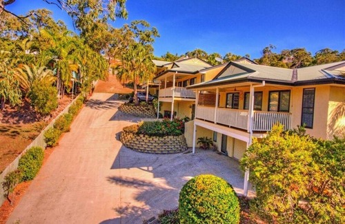 Agnes Water House | Family-Friendly Stay in Central Agnes Water with Coral Sea Glimpses, Outdoor Dining & Comfort