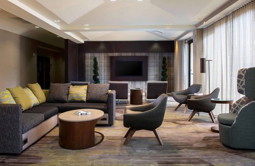 Norcross Hotel | Family Friendly Stay in Norcross! 3 Pet Friendly Units, Free Parking, Pool & Gym