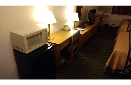Wautoma Hotel | Family-Friendly Stay Near Silver Lake & Nordic with Free Parking