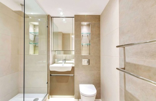 Woolwich Riverside Apartment | Family friendly, stylish river facing stylish 2 bed apartment- direct city links