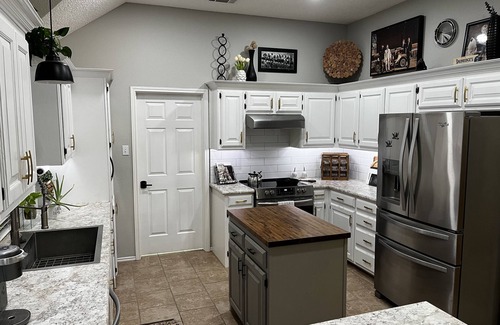 Lubbock House | Family Friendly - The Dapper Den Inn