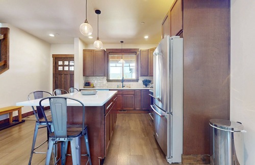 Cle Elum House | Family-friendly townhome with gas grill, fireplace, central AC and Wifi