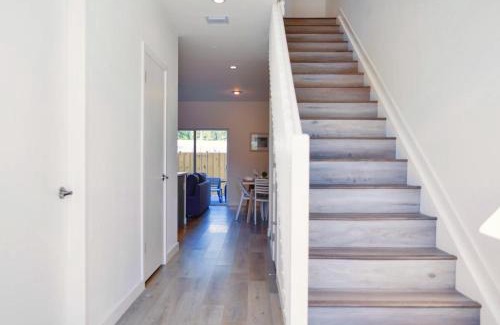 Golden Glades House | Family-Friendly Townhouse - Close to Beach