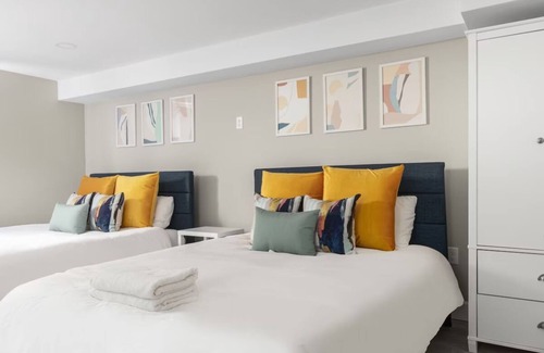 Beverly Hotel | Family-friendly Unit with Free Guest Parking and a Fully Equipped Kitchen