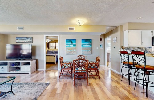 Dauphin Island Condo | Family-friendly, beachfront getaway w/a stainless kitchen & shared pool