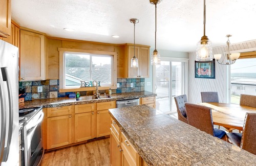 Gleneden Beach House | Family-friendly house w/ocean view & private hot tub - walk to beach, dogs OK