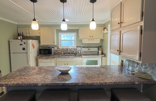 Garden City Cottage | Family-friendly Cottage minutes from the beach. Pets welcomed- additional fee.