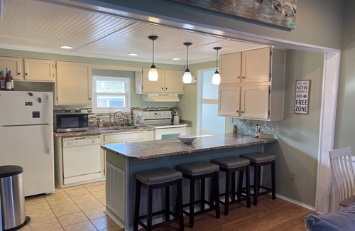 Garden City Cottage | Family-friendly Cottage minutes from the beach. Pets welcomed- additional fee.