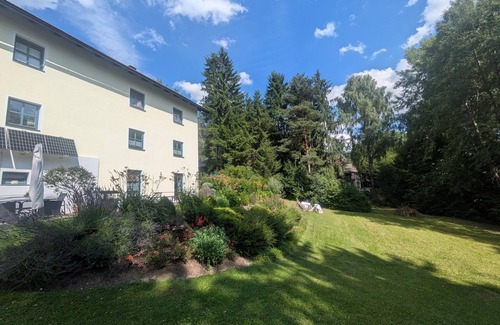 Oberkreuzberg Apartment | Family-friendly vacation home (130 m2) with private garden
