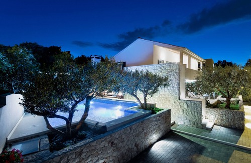 Slatine Villa | Family friendly villa next to the beach, close to Trogir and Split