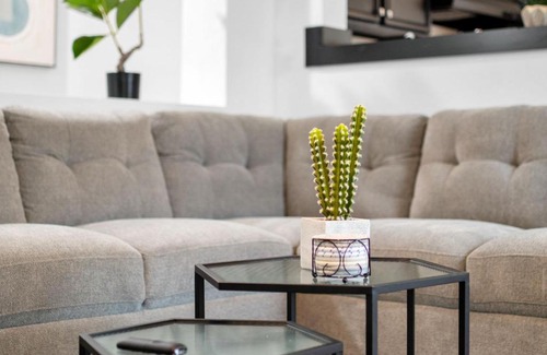 Wetmore House | Family Friendly w Workspace- Great Location