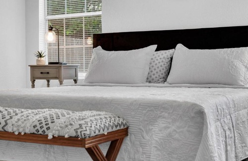 Wetmore House | Family Friendly w Workspace- Great Location