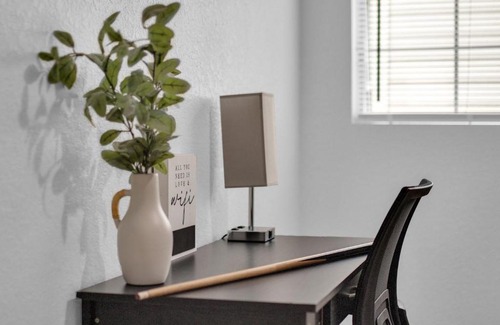 Wetmore House | Family Friendly w Workspace- Great Location