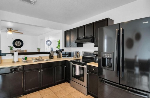 Wetmore House | Family Friendly w Workspace- Great Location